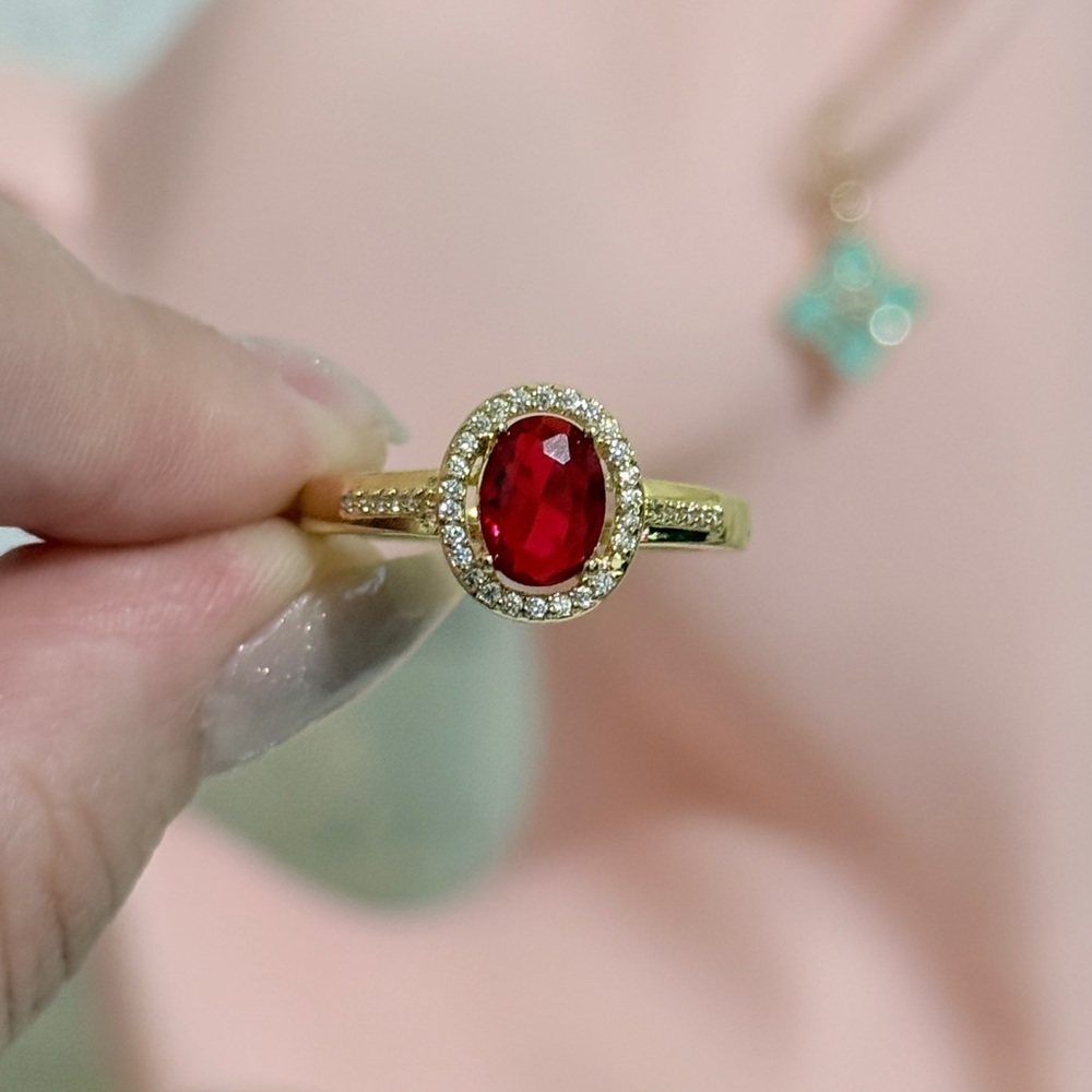 ⚜️ Elegant Gold and Red Gemstone Ring - Picture 3 of 5